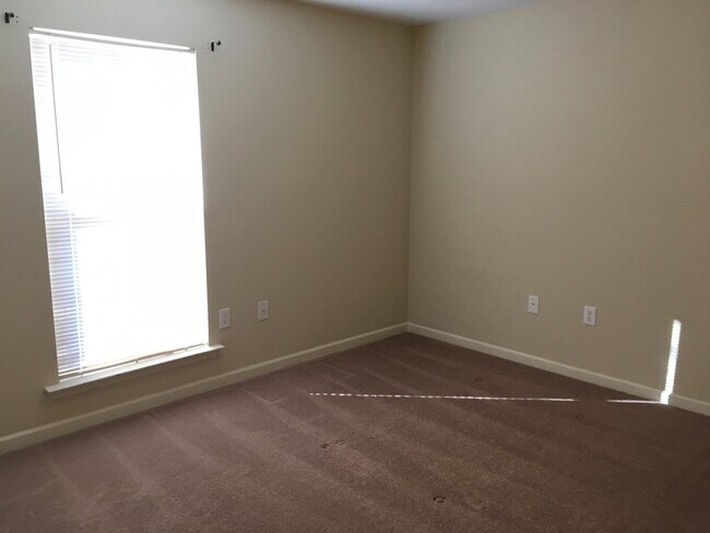 Building Photo - MOVE IN READY HOME IN SEMMES, AL