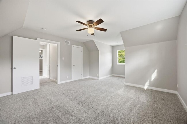 Building Photo - 6901 Bryn Mawr Dr