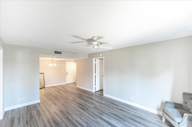 Building Photo - 950 S Kanner Hwy