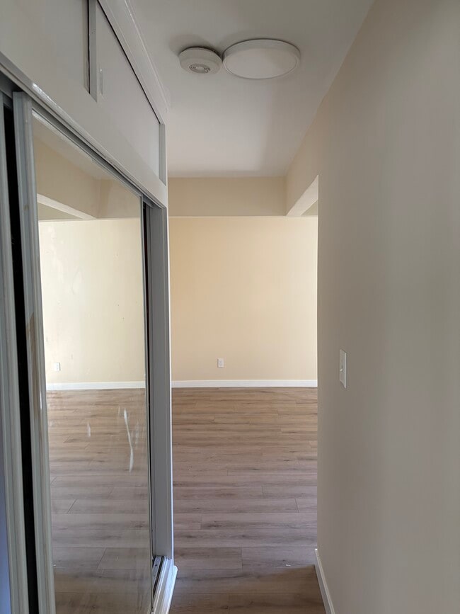 Building Photo - 919 17th St