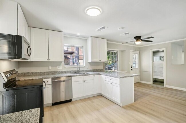 Building Photo - 6531 Coral Ridge Rd