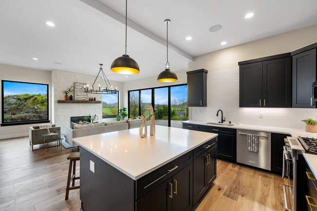 Building Photo - BRAND NEW LUXURY HOME!