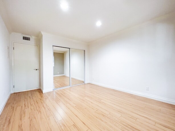 Building Photo - 5452 Alvern Cir