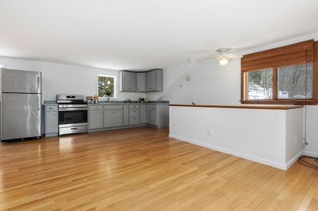 Building Photo - 47 Lake St