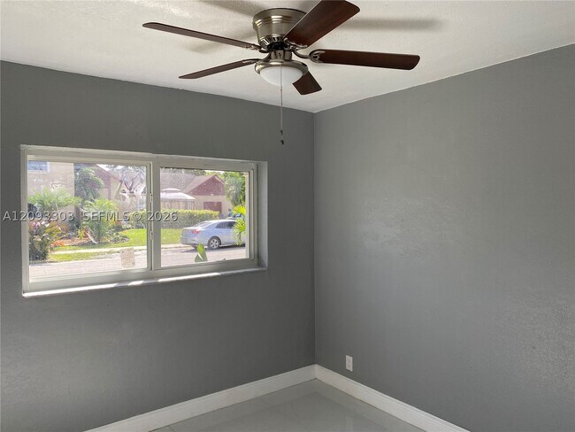 Building Photo - 1850 SW 48th Ave