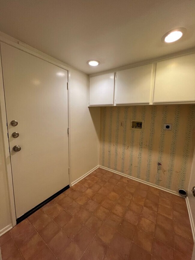 Building Photo - 4955 Galano Dr