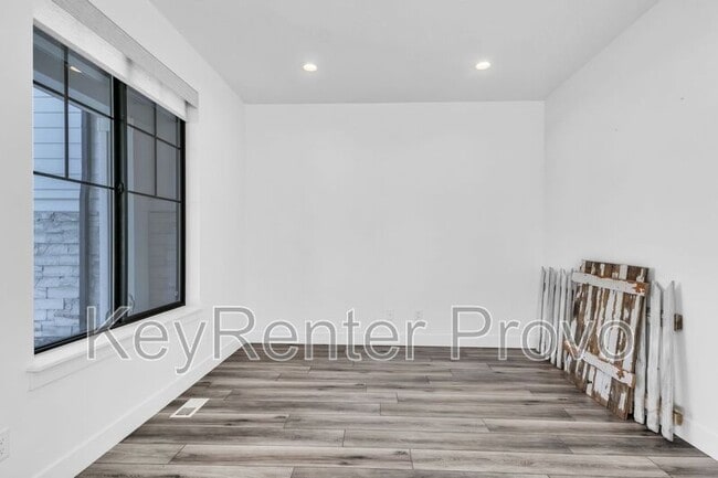 Building Photo - 275 N 600 W