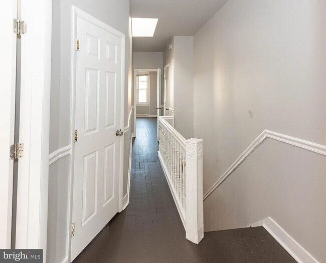Building Photo - Spacious 3 Bedroom Townhome