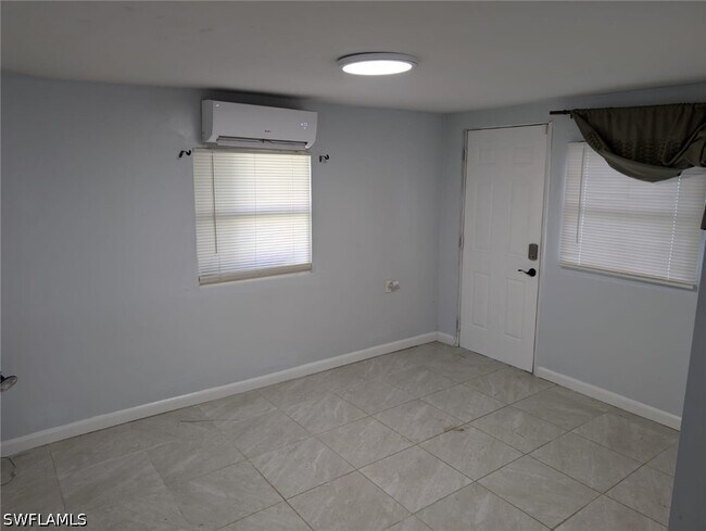 Building Photo - 111 E Palmetto Ln