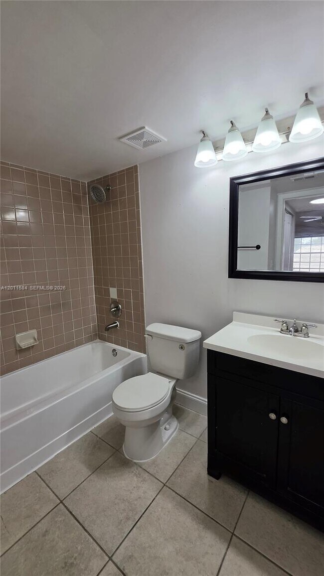 Building Photo - 2880 N Oakland Forest Dr