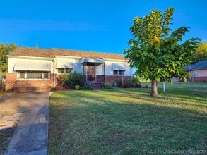 Building Photo - Quaint and Refreshed Bungalow in Joe Louis Addition