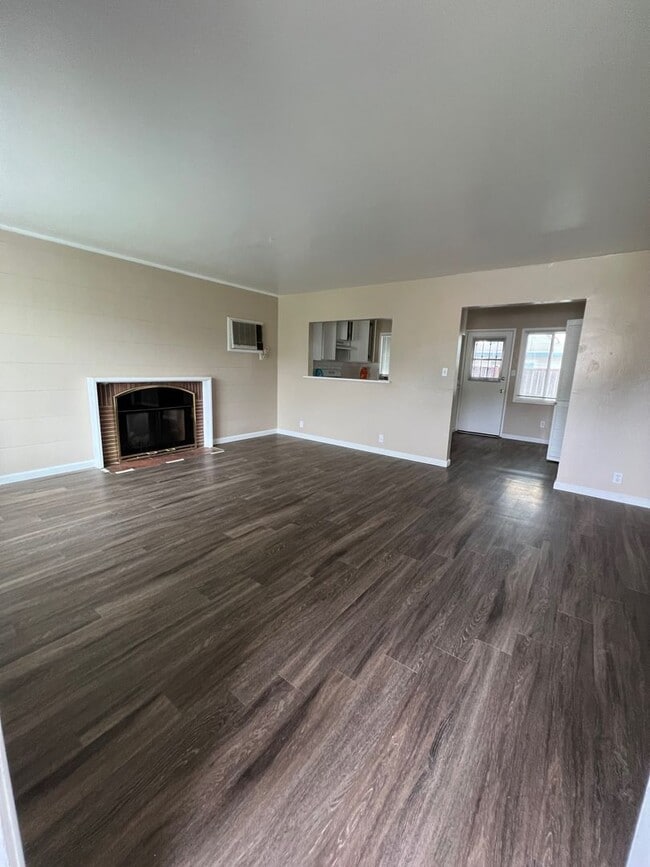 Building Photo - 3012-3014 MIRAMAR ROAD