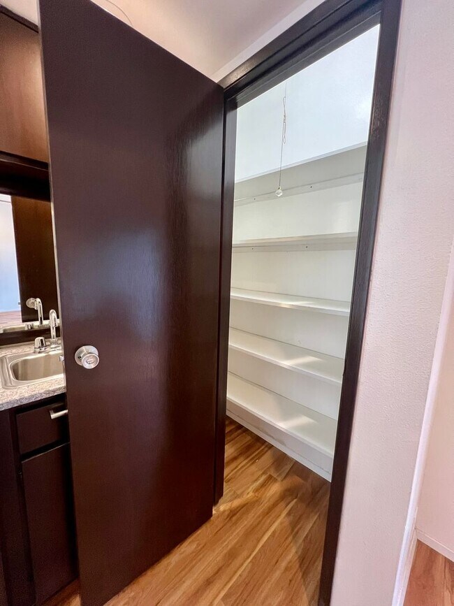 Building Photo - Westside Condo w/ Pool & Garage (Water Included)