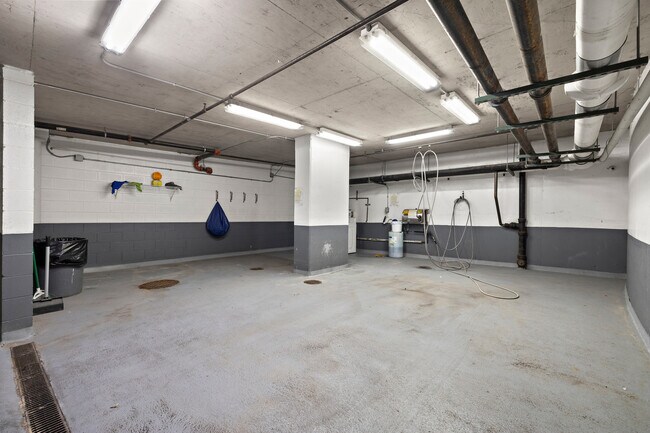 Building Photo - 1211 S Prairie Ave