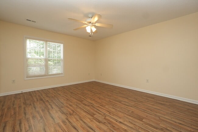 Building Photo - Charming 2-bedroom, 2.5-bath home
