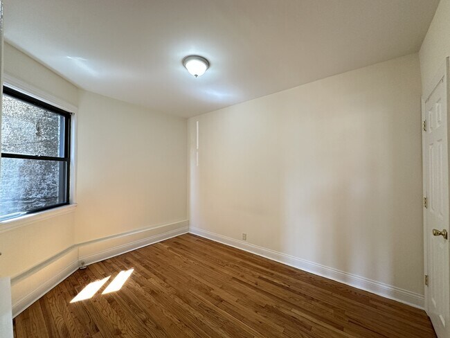 Building Photo - 347 Park Ave