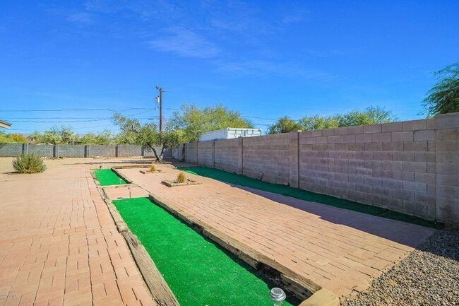 Building Photo - 6518 E Sunnyside Dr