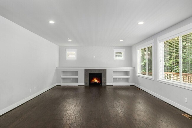 Building Photo - 6 Bedroom Home in Brookside at the Woodlands