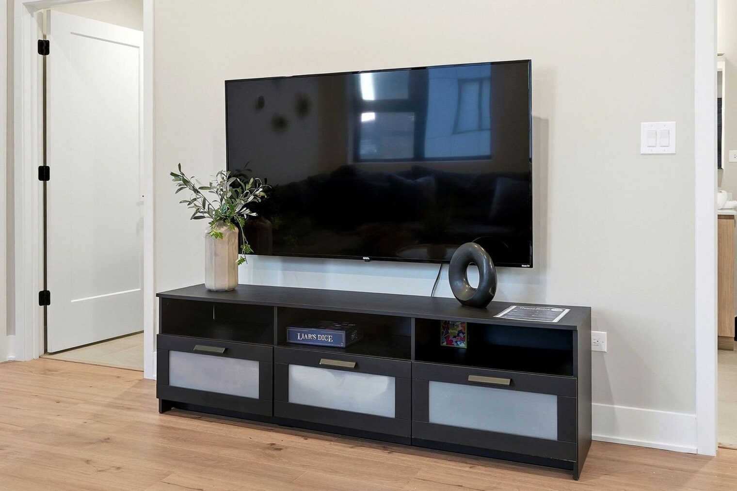 Building Photo - 6044 N Winthrop Ave