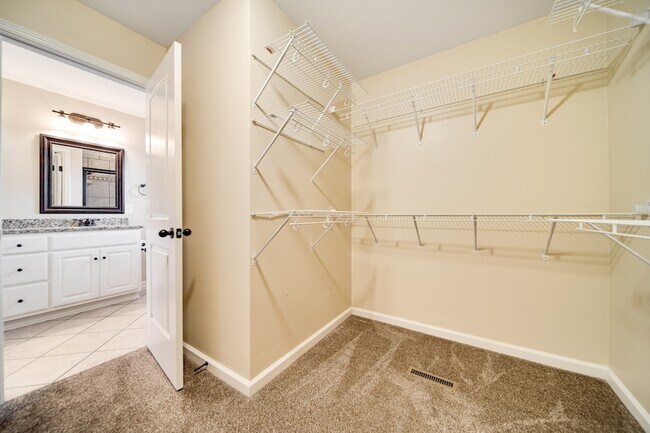 Building Photo - 176 Longspur Dr
