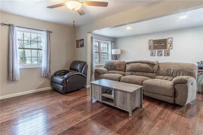 Building Photo - 215 Francis St