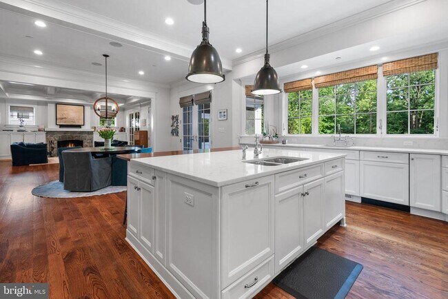 Building Photo - 5600 Brite Dr