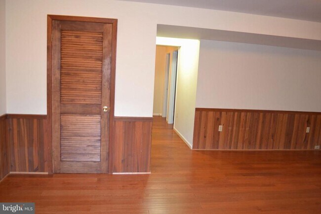 Building Photo - 316 Cherry Ct