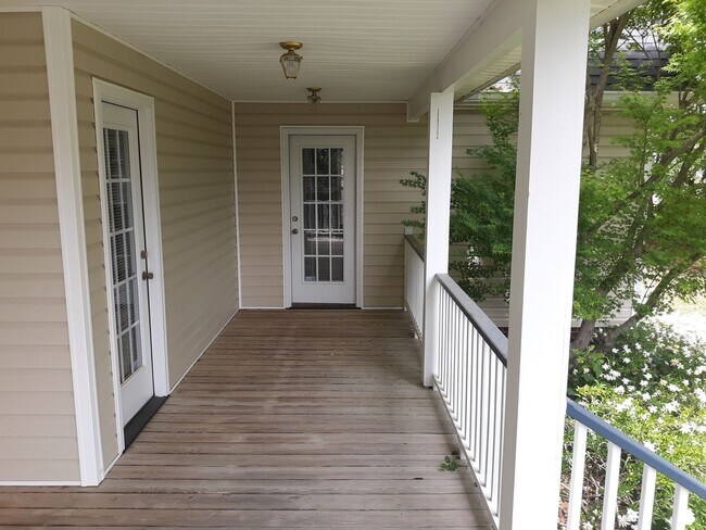 Building Photo - Charming Home in Northeast Columbia - Less...