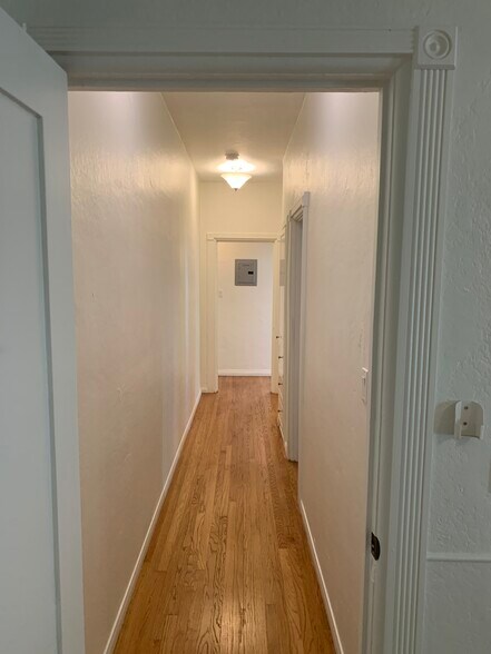 Building Photo - 802 N Sweetzer Ave