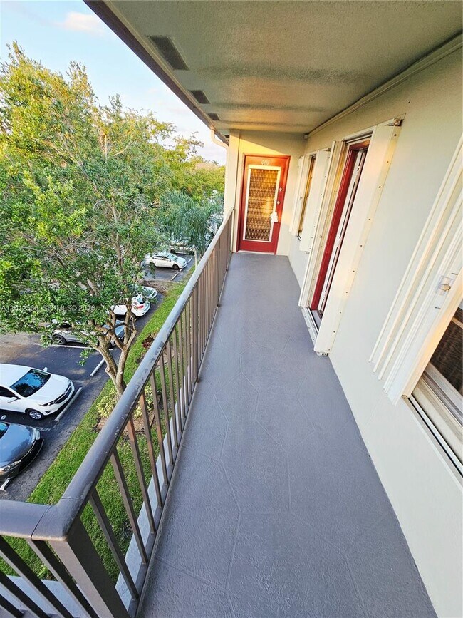 Building Photo - 13250 SW 7th Ct