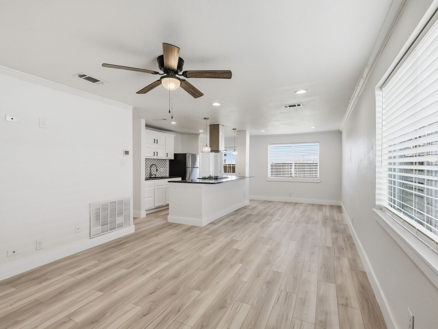 Building Photo - 1002 Mardi Gras Ln