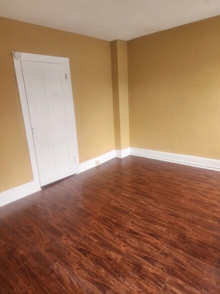 Building Photo - 40 Maple St