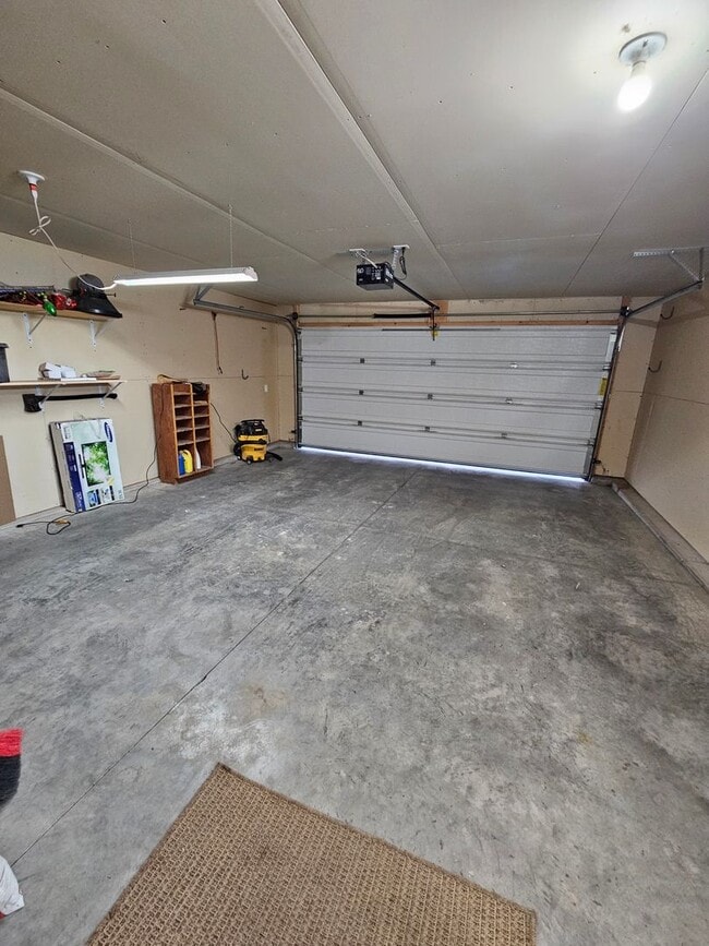 Building Photo - Move-In Ready Furnished Home | Utilities Included | Josephine Crossing