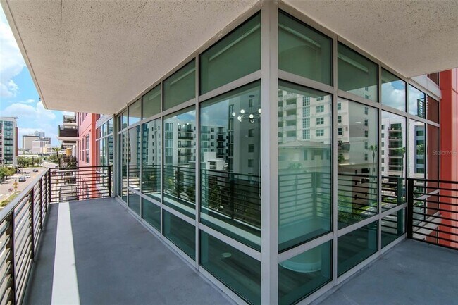 Building Photo - 1208 E Kennedy Blvd
