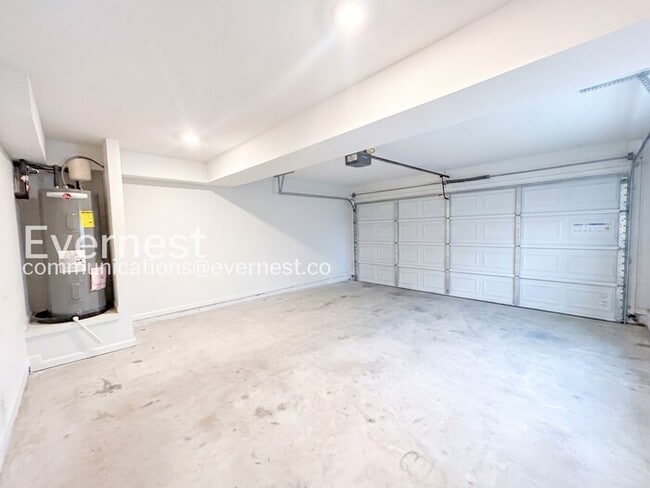 Building Photo - Modern 3-Bedroom Home in a Walkable, Bike-Friendly Community / Pet Friendly