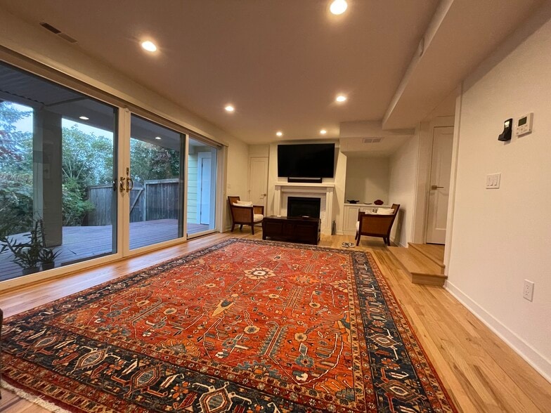Living room - 2811 30th Ave W