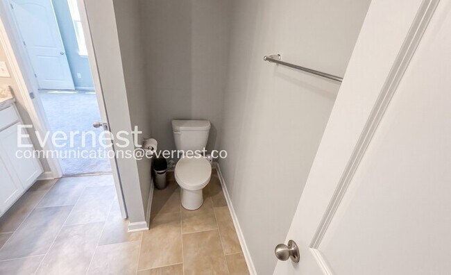 Building Photo - 3 Bed/2 Bath Home with Garage / Pet-Friendly / Vouchers Accepted / Available Now!