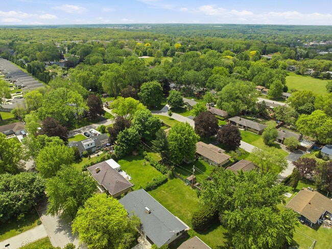 Building Photo - 152 Crestwood Dr
