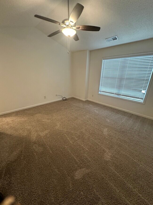 Building Photo - 105 Crestfield Cir