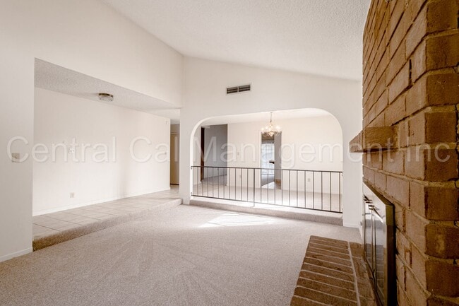 Building Photo - 3 Bedroom/2 Bath with a Pool - $2395 Per Month!
