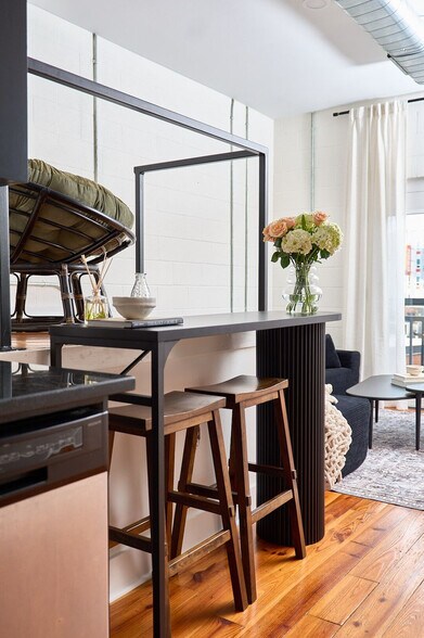 Building Photo - 403 E 33rd St