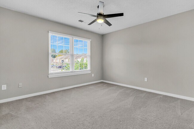 Building Photo - 3 Bedroom 1.5 Bath Town Home in North Char...