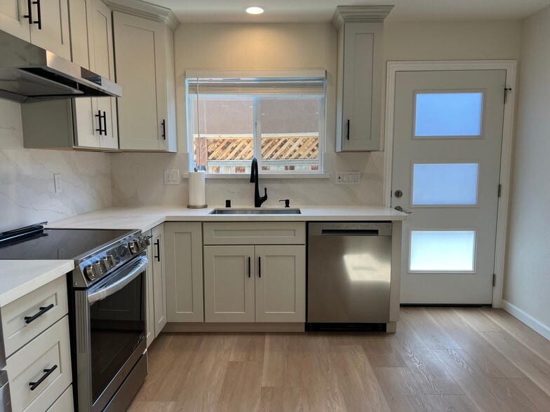 Building Photo - 2615 Glenrio Dr