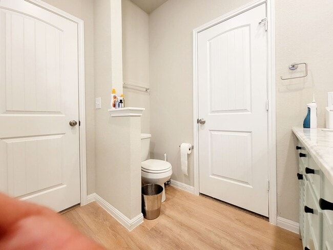 Building Photo - Spacious 4-Bedroom, 2-Bathroom Single Family Home in Austin!