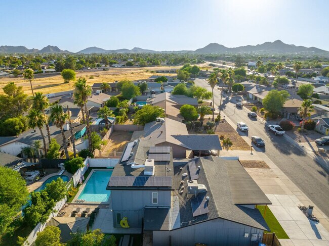 Building Photo - 3733 E Dahlia Dr