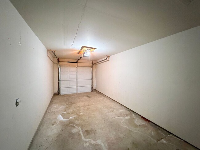 Building Photo - 2303 Whitlow Cove
