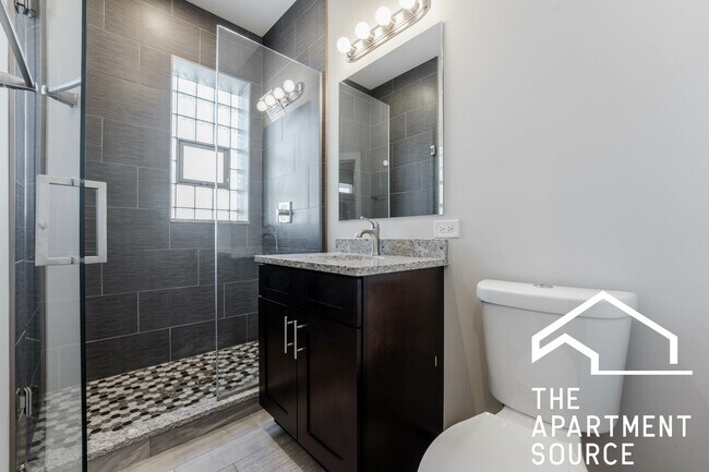 Building Photo - 2945 W Diversey Ave