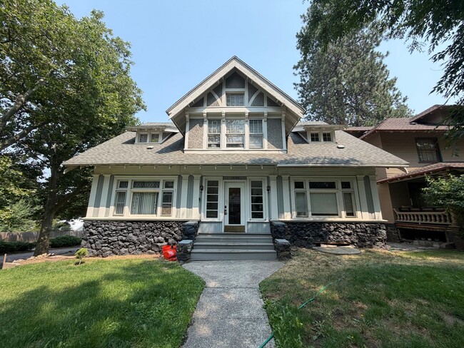 Interior Photo - 1828 West 9th