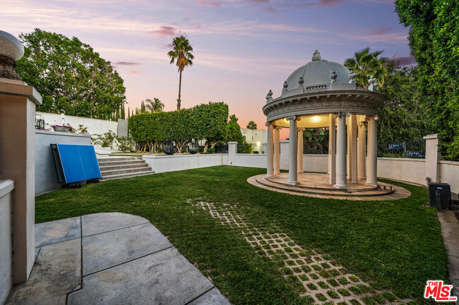 Building Photo - 6533 Cahuenga Terrace