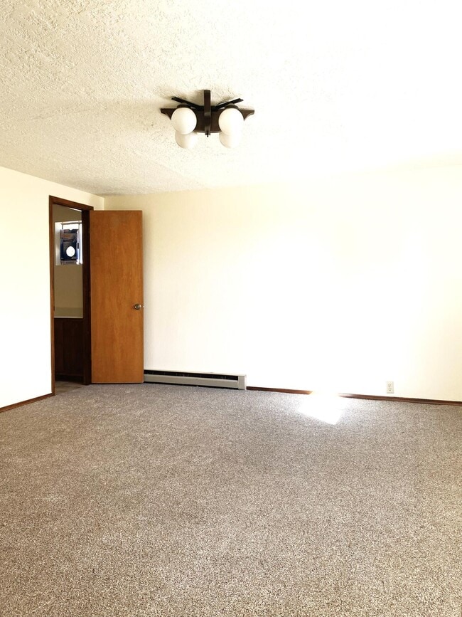 Building Photo - 88 Crestview Ln